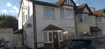 Flat to rent in Westcliff Park Drive, Westcliff-On-Sea SS0