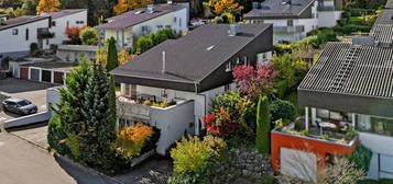 360° |Zeitnah bezugsfrei! Schicke 2,5-Zimmer-Hanggeschosswohnung mit Terrasse und Stellplatz in Berg