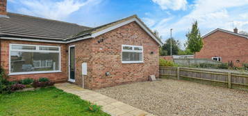 Bungalow to rent in Blacklands Road, Benson, Wallingford OX10