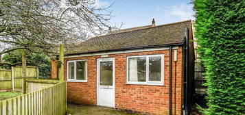 1 bedroom detached house