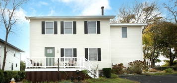 17 Whitehead Ave, Hull, MA 02045