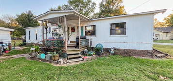 302 E Walnut St, Weir, KS 66781