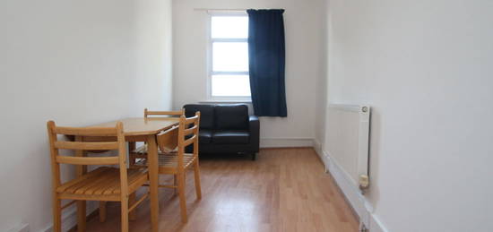 Flat to rent in Eversholt Street, London NW1