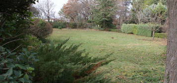 Villa meublée sur grand jardin arboré