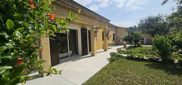 Maison de plain-pied 4 chambres + studio sur une parcelle 50
