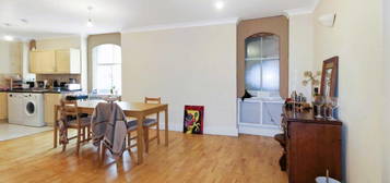 3 bedroom flat for sale