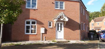 3 bedroom semi-detached house to rent