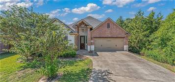 8200 Carters Cv, College Station, TX 77845