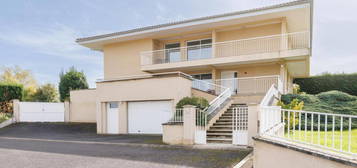 Villa avec terrasse et grand jardin sur Glaine Montaigut