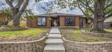 1612 Walker Dr, Carrollton, TX 75007