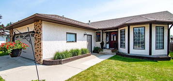 6019 N 69th Ave, Rocky Mountain House, AB T4T 1K6