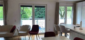 Schöne, teilmöblierte, helle , hoher Qualität  Wohnung mit Stellplatz und Groß Balkon.