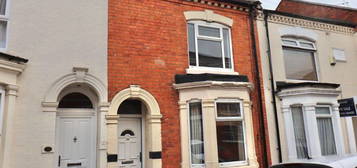 Terraced house to rent in Perry Street, Northampton NN1