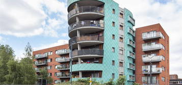 Flat to rent in Westpoint Apartments, Clarendon Road, Hornsey N8