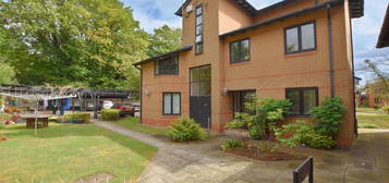 Flat for sale in Lake View, Railway Terrace, Kings Langley WD4