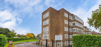 Flat to rent in Charter Way, London N3