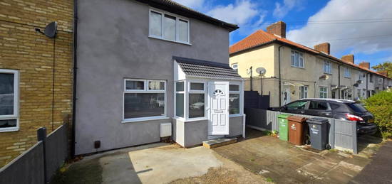 4 bed semi-detached house to rent