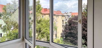 Neu Renoviert: Sonnige 3-Zimmer mit Wintergarten und Balkon