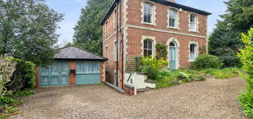 6 bedroom detached house for sale