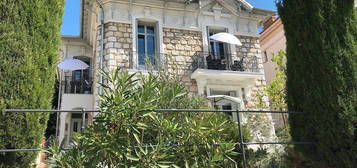 Villa divisée en 8 appartements meublés de tourisme