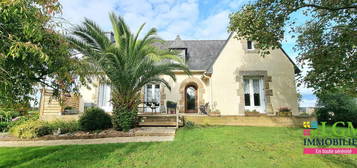 PLOUMILLIAU, maison sur cave avec vie de plein pied possible et terrain clos