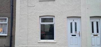 Terraced house to rent in Queen Street, Sutton Bridge, Spalding, Lincolnshire PE12