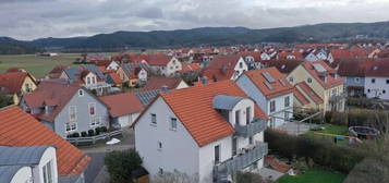 Ein Traum im Ruhigen -  3-Zimmer - DG-Wohnung mit Balkon in einem Haus mit nur 3 WE in Regenstauf