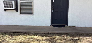 1719 W 17th Ln, Portales, NM 88130