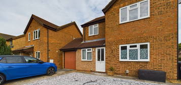 Detached house to rent in Harebell Close, Cherry Hinton, Cambridge CB1