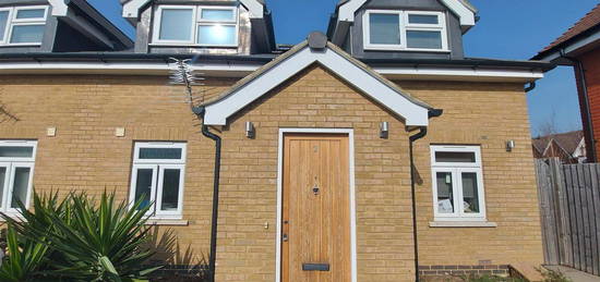 3 bed semi-detached house to rent