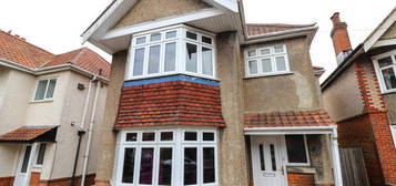 6 bedroom detached house