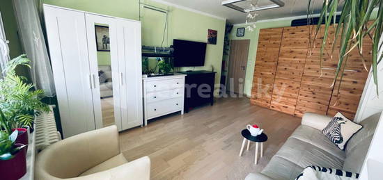 Prodej bytu 3+1 90 m², Jarníkova, Praha