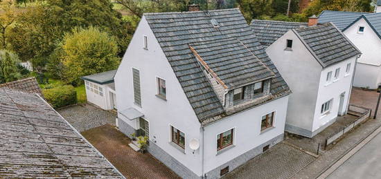 Naturnahes Wohnen: Einfamilienhaus mit viel Potenzial und großem Garten