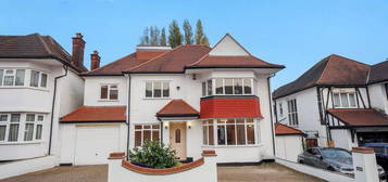 Detached house to rent in Allington Road, Hendon NW4