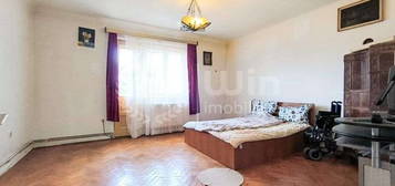 Apartament 2 camere | Etaj 1 | Balcon | Curte | Gruia | Zona 7 Strazi