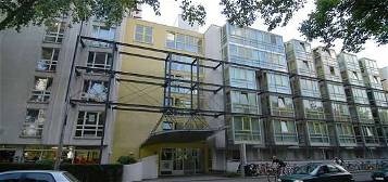 2 Zimmer-DG-Wohnung mit Balkon, TG Stellplatz und Einbauküche in Köln-Lindenthal