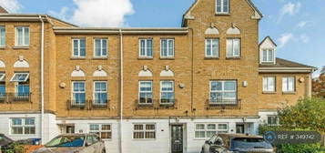 4 bedroom terraced house