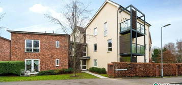 Flat to rent in Hampden Crescent, Bracknell, Berkshire RG12