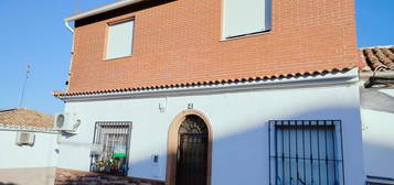 Casa o chalet independiente en venta en calle Miguel Hernandez, 4