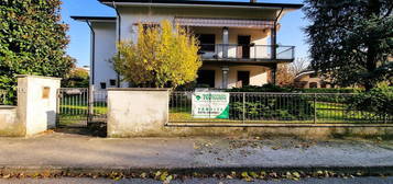 Villa in vendita in via F. Gioia, 6