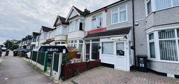 Terraced house to rent in Hurstbourne Gardens, Barking IG11