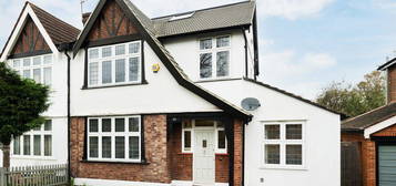 4 bed semi-detached house for sale