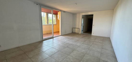 Appartement  à louer, 4 pièces, 3 chambres, 84 m²