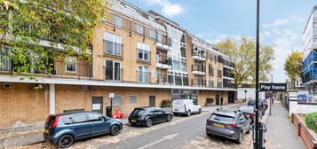 Flat for sale in Bourne Place, London W4