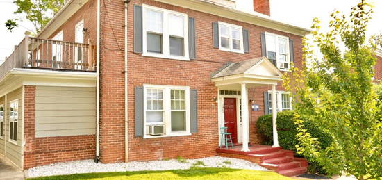 1409 Grady Ave Apt 6, Charlottesville, VA 22903