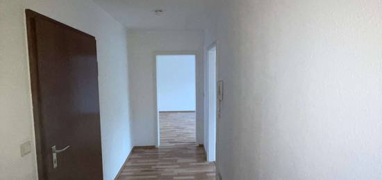 Freundliche und modernisierte 2-Zimmer-Wohnung mit Balkon in Königsbach-Stein