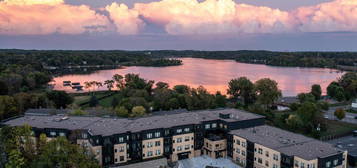 1948 W Wayzata Blvd #211, Long Lake, MN 55356