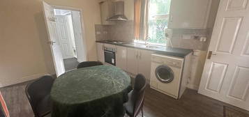 Property to rent in High Street, Brierley Hill DY5