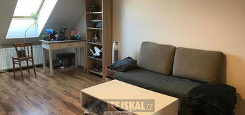 Pronájem bytu 2+1 63 m² (Podkrovní)