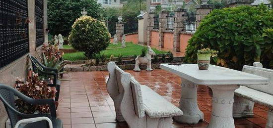 Chalet en calle Tangaraño en A Carballeira, Ourense